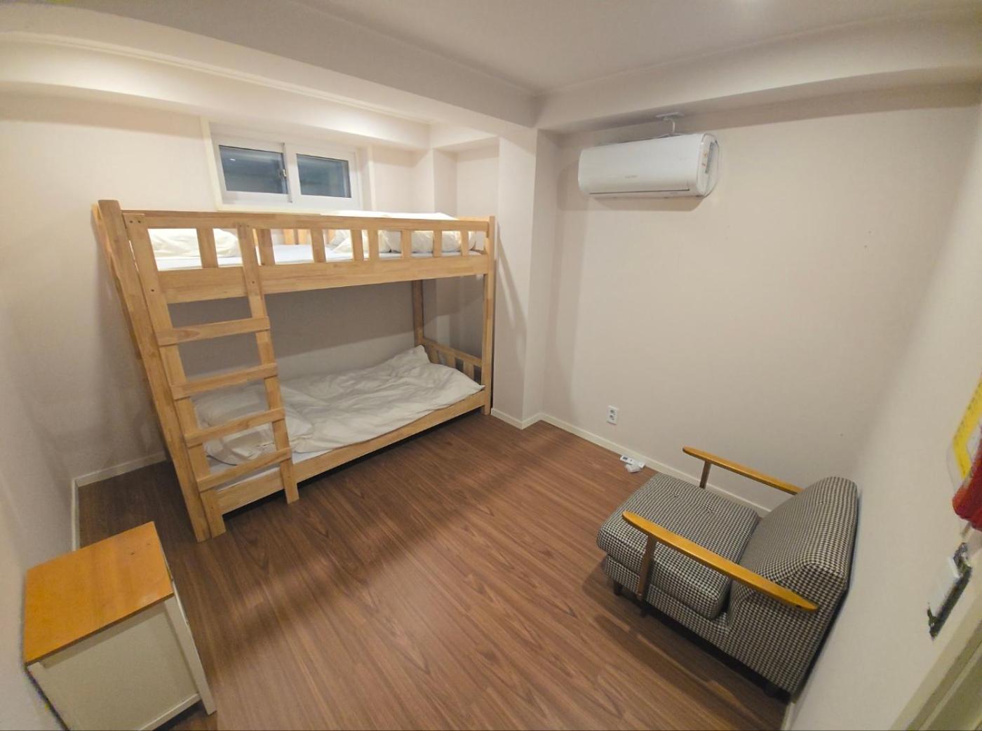 Dewey House Yeonnam Guest house